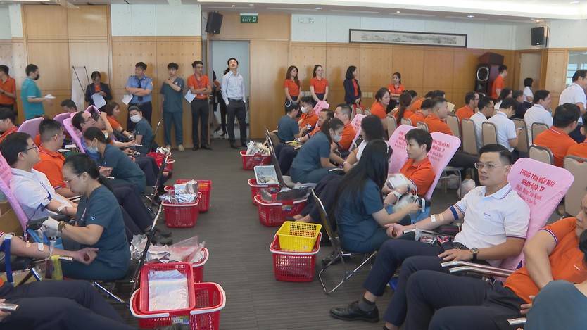 Sacombank tiếp nối hành trình "Chia sẻ từ trái tim" 2025 - Ảnh 1.