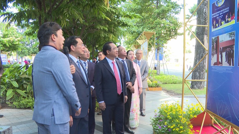 Khai mạc triển lãm ảnh "80 năm ngoại giao Việt Nam: vinh dự và tự hào" - Ảnh 2.