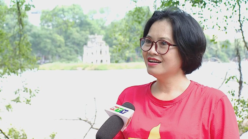 Hà Nội rực rỡ cờ hoa, người dân hân hoan chào đón không khí Quốc khánh 2/9 - Ảnh 3.