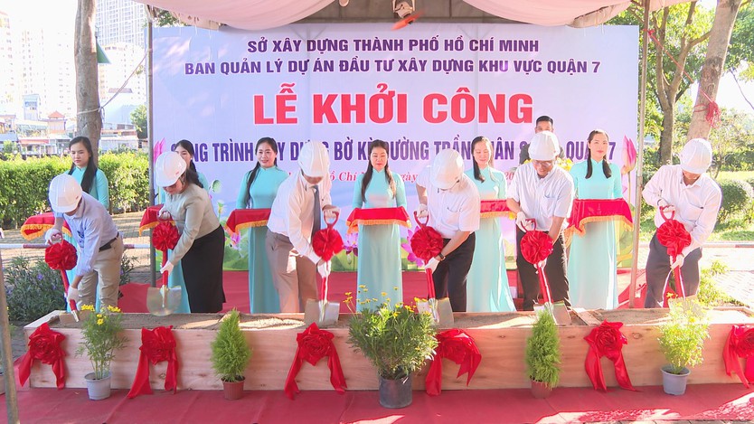 Khởi công dự án xây dựng bờ kè đường Trần Xuân Soạn- Ảnh 1.