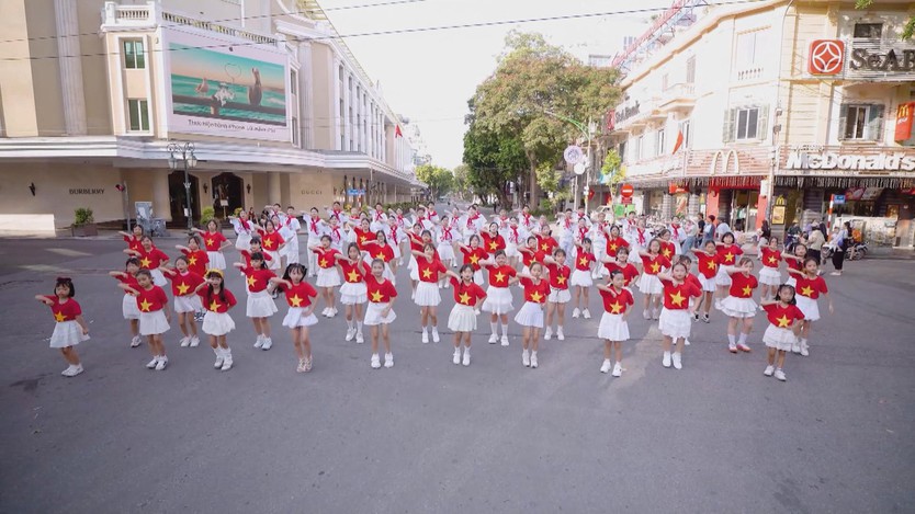 Khi Gen Z lan tỏa tinh thần yêu nước qua vũ điệu và âm nhạc - Ảnh 5.