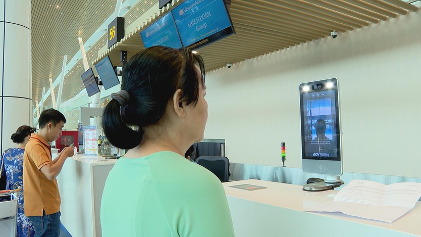 Check in sinh trắc học nhanh, gọn, hành khách hài lòng - Ảnh 2.