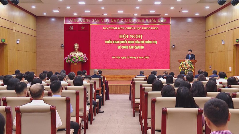 Hội nghị triển khai Quyết định của Bộ chính trị về công tác cán bộ - Ảnh 1.