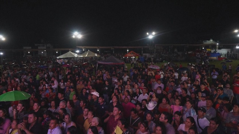 Mexico: Hàng ngàn người đến dự tiệc sinh nhật một cô bé 15 tuổi - Ảnh 5.