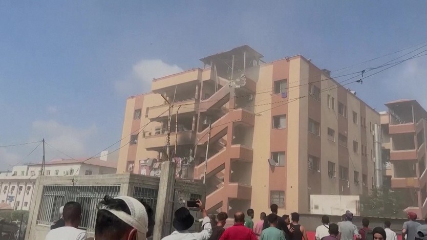 Israel tấn công bệnh viện ở Gaza khiến ít nhất 20 người thiệt mạng - Ảnh 1.