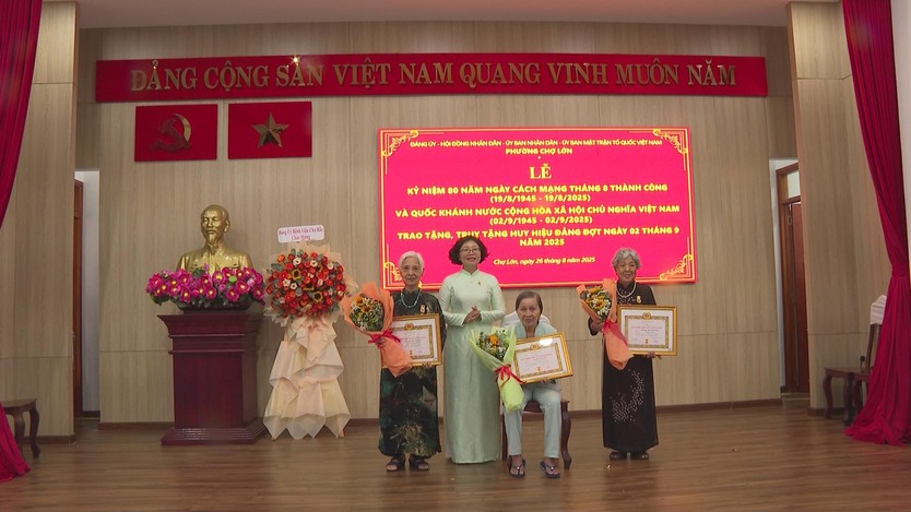 Phường Chợ Lớn kỷ niệm 80 năm ngày Cách mạng tháng Tám thành công và Quốc khánh 2/9 - Ảnh 4.