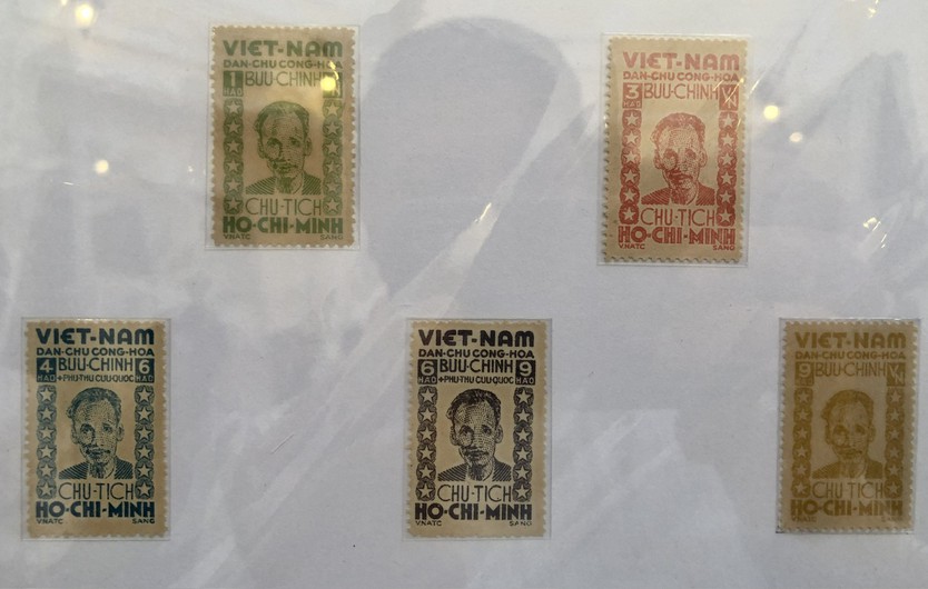 Quốc kỳ Việt Nam lần đầu xuất hiện trên vật phẩm bưu chính thế giới do nước nào phát hành? - Ảnh 2.