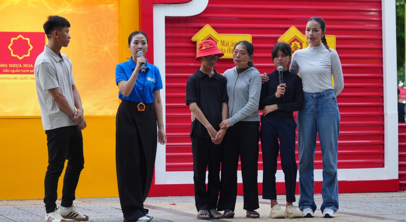 Hoa hậu Ngọc Châu và cầu thủ Phan Văn Đức có mặt trong "Mái ấm gia đình Việt" - Ảnh 2.