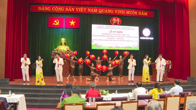 Phường Bình Thạnh kỷ niệm 80 năm Cách mạng tháng Tám và Quốc khánh 2/9- Ảnh 1.