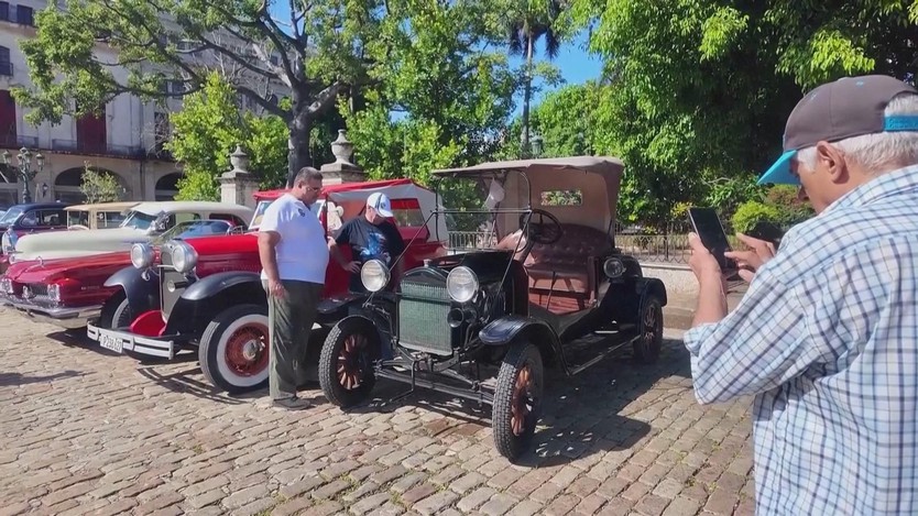 Cuba lần đầu tiên tổ chức cuộc thi xe cổ- Ảnh 6.