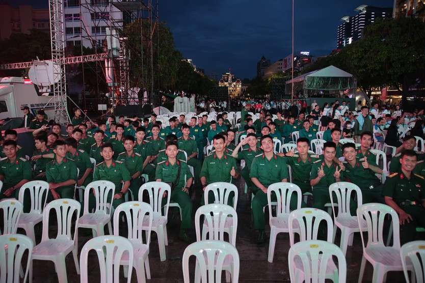 Gala Chuông vàng vọng cổ 2025 - Dư âm hào hùng giữa lòng phố thị- Ảnh 13.
