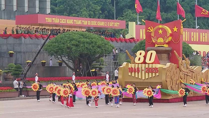Hùng tráng lễ tổng duyệt chương trình diễu binh, diễu hành kỷ niệm 80 năm Quốc khánh - Ảnh 2.