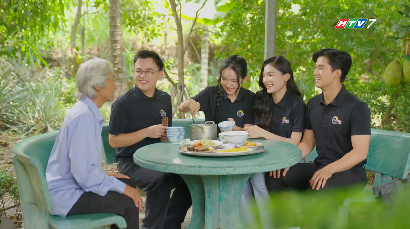Ông bà gánh còng lưng: Nhật cố giải mã hành tung của Ông Cố xuyên không - Ảnh 3.
