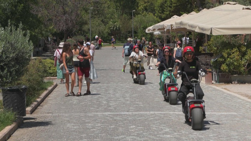 Athens: Cư dân "khu phố của các vị thần" phản đối du lịch quá mức - Ảnh 3.