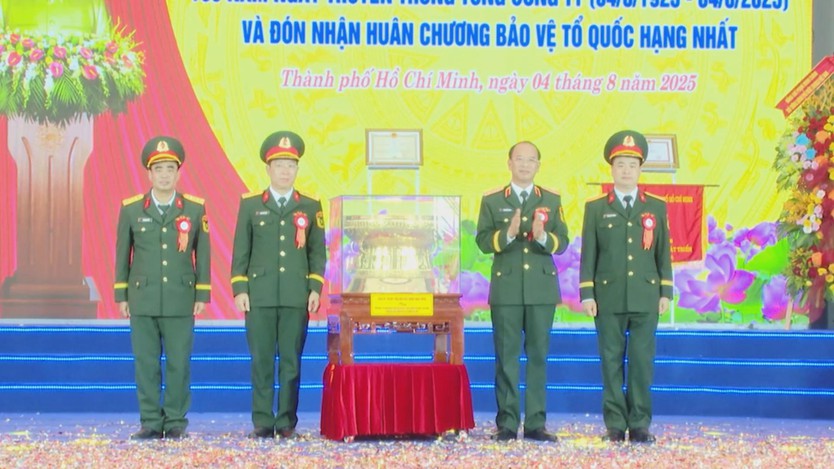 Tổng công ty Ba Son kỷ niệm 100 năm truyền thống và đón nhận Huân chương Bảo vệ Tổ quốc - Ảnh 3.