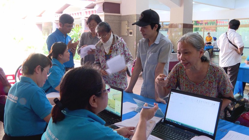 Nhận lương hưu, trợ cấp bảo hiểm xã hội qua tài khoản ngân hàng từ tháng 8/2025 - Ảnh 1.