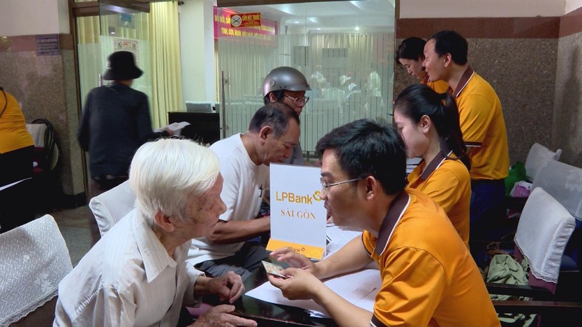 Nhận lương hưu, trợ cấp bảo hiểm xã hội qua tài khoản ngân hàng từ tháng 8/2025 - Ảnh 3.