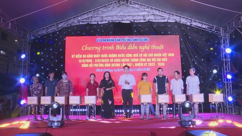 Phường Bình Dương tổ chức chương trình nghệ thuật kỷ niệm 80 năm Quốc khánh - Ảnh 3.