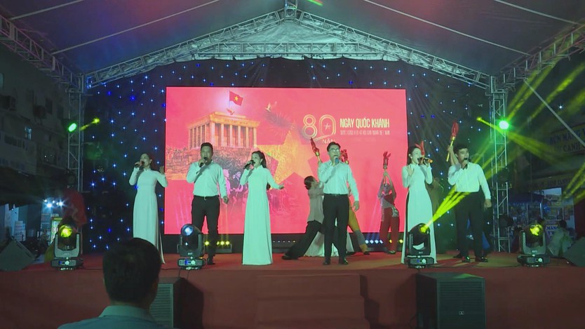 Phường Bình Dương tổ chức chương trình nghệ thuật kỷ niệm 80 năm Quốc khánh - Ảnh 2.