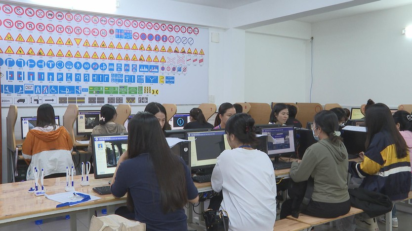 Tất cả kỳ thi sát hạch lái xe đổi mới toàn diện từ tháng 9/2025  - Ảnh 1.