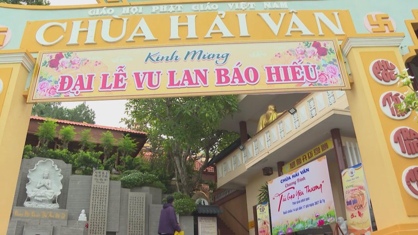 Rằm tháng 7: Khi nét đẹp tín ngưỡng bị vẩn đục- Ảnh 1.