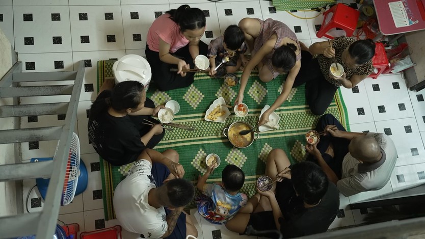Quỳnh Chi trầm cảm vì mất cha, mẹ làm xa, anh trai khiếm khuyết - Mái ấm gia đình Việt - Ảnh 10.