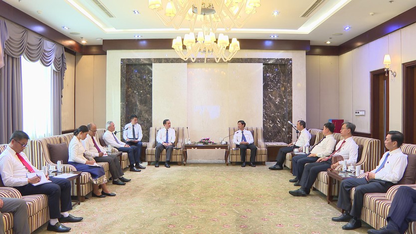 Lãnh đạo TP.HCM tiếp đoàn đại biểu Tạp chí Alunmay (Lào)- Ảnh 4.