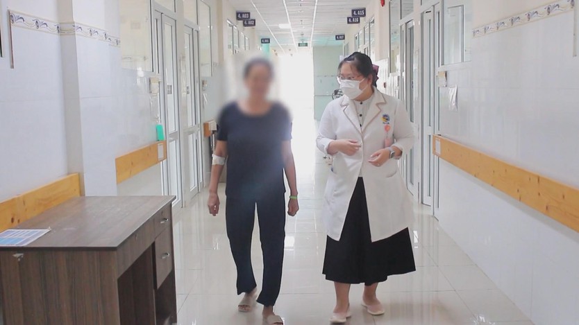 Thay khớp gối thành công cho bệnh nhân bị thoái hóa suốt 10 năm- Ảnh 2.