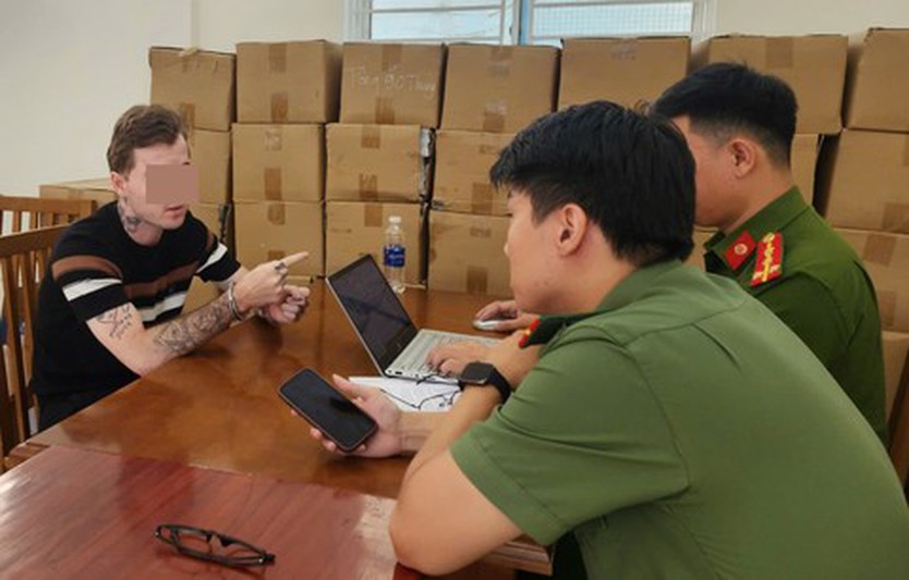 Điều tra vụ người nước ngoài dùng súng đe dọa khách trong quán bar- Ảnh 1.