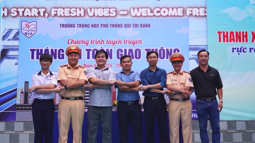Trường THPT Bùi Thị Xuân tuyên truyền văn hóa giao thông cho học sinh- Ảnh 4.