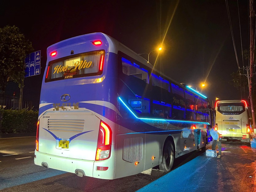 Xe khách vi phạm tràn lan ở cửa ngõ phía đông TP.HCM- Ảnh 11.