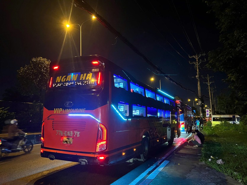 Xe khách vi phạm tràn lan ở cửa ngõ phía đông TP.HCM- Ảnh 12.