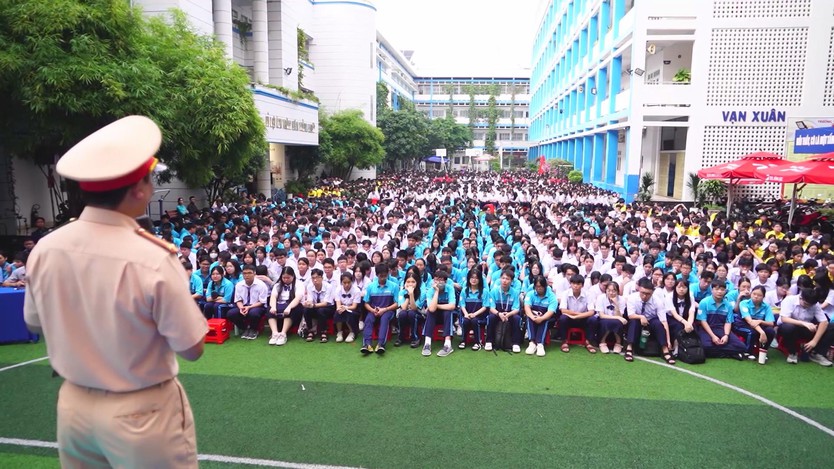 Trường THPT Bùi Thị Xuân tuyên truyền văn hóa giao thông cho học sinh- Ảnh 3.