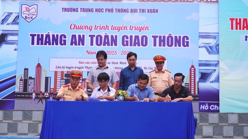 Trường THPT Bùi Thị Xuân tuyên truyền văn hóa giao thông cho học sinh- Ảnh 1.