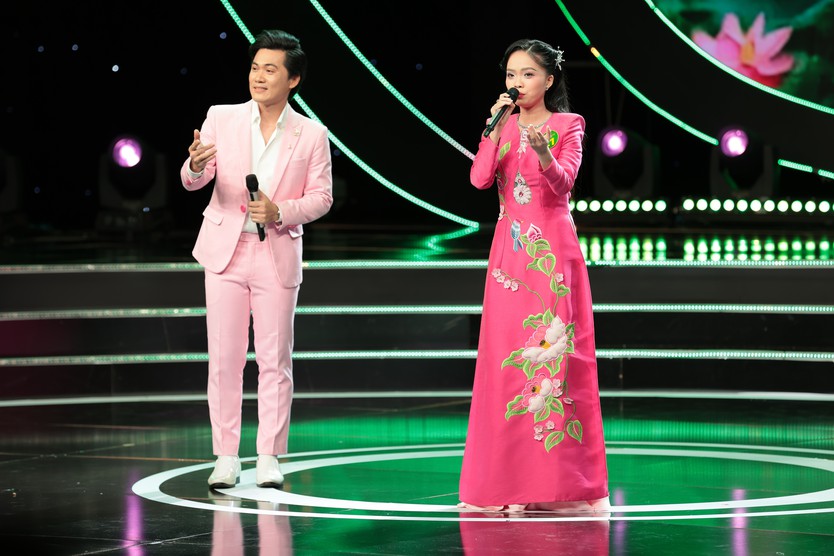Đêm Chung kết 2 Chuông vàng vọng cổ 2025: Những màn song ca đầy cảm xúc - Ảnh 11.