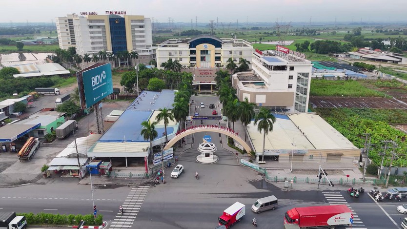 Bệnh viện Đa khoa Xuyên Á TP.HCM cứu sống cụ ông 76 tuổi bằng kỹ thuật EVAR - Ảnh 1.