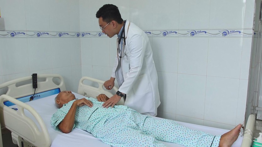Bệnh viện Đa khoa Xuyên Á TP.HCM cứu sống cụ ông 76 tuổi bằng kỹ thuật EVAR - Ảnh 4.