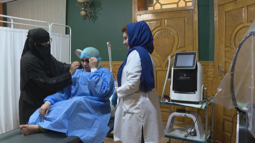 Nhu cầu phẫu thuật thẩm mỹ nở rộ ở Afghanistan - Ảnh 2.