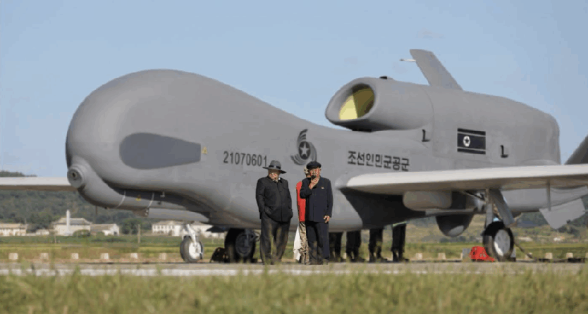 Lãnh đạo Triều Tiên thị sát thử nghiệm UAV - Ảnh 1.
