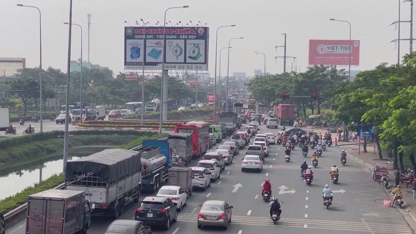 CSGT khuyến cáo người dân nâng cao ý thức an toàn giao thông dịp lễ 2/9 tại TP.HCM - Ảnh 3.