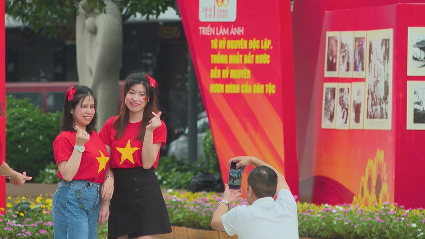 TP.HCM rực rỡ sắc cờ hoa, hòa chung không khí cùng cả nước đón Tết Độc lập- Ảnh 7.