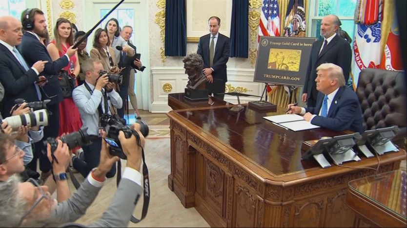 Ông Trump ký sắc lệnh quy định phí 100.000 đô la Mỹ cho mỗi visa H-1B - Ảnh 3.