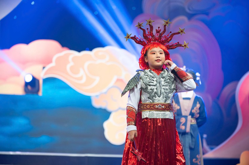 Diễn viên nhí Phi Phụng: Dấu ấn bất ngờ với vai Sao Hỏa trong “Vườn Âm Nhạc – Rộn ràng trăng thu” - Ảnh 1.