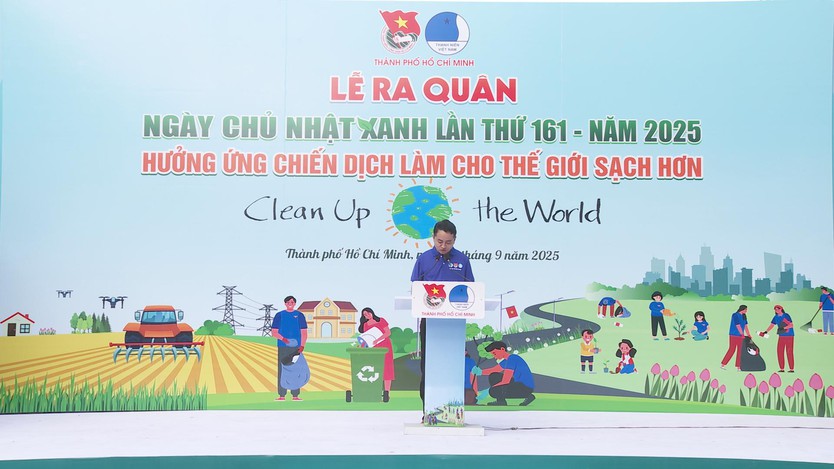 Thành đoàn TP.HCM ra quân Ngày Chủ nhật xanh lần thứ 161 năm 2025, hưởng ứng Chiến dịch Làm cho thế giới sạch hơn- Ảnh 1.