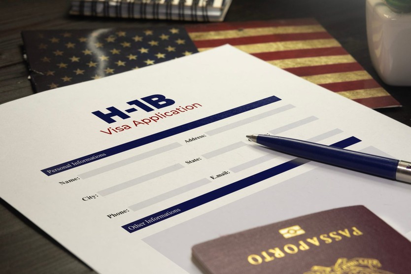 Nhà Trắng: Phí thị thực lao động H-1B chỉ đóng khi cấp mới- Ảnh 1.
