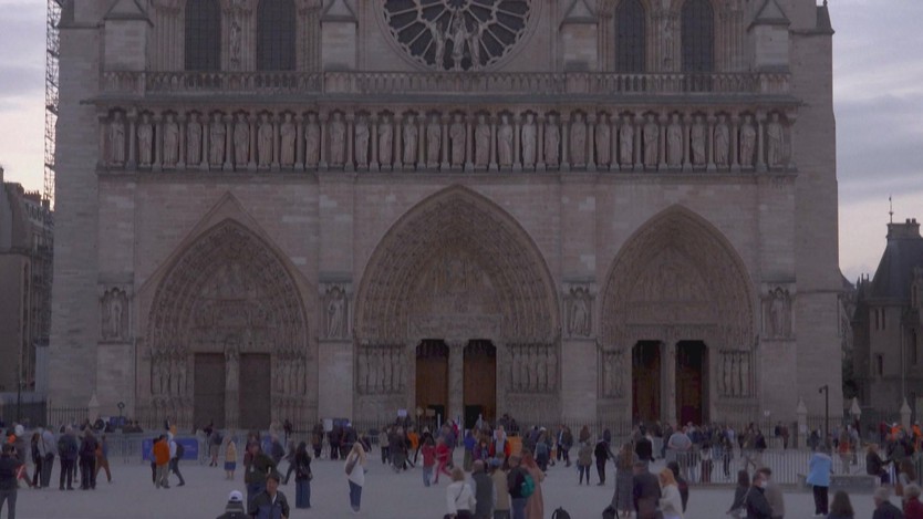 Hai tòa tháp nhà thờ Đức Bà Paris mở cửa cho du khách tham quan- Ảnh 3.