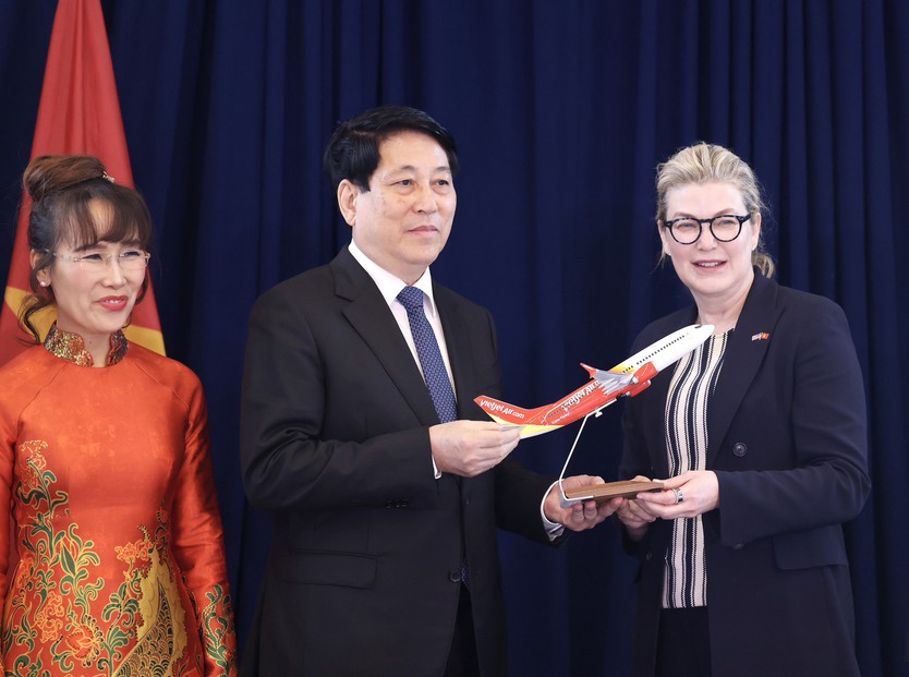 Chủ tịch nước Lương Cường chứng kiến Vietjet nhận bàn giao tàu bay Boeing đầu tiên - Ảnh 2.