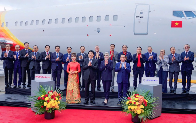 Chủ tịch nước Lương Cường chứng kiến Vietjet nhận bàn giao tàu bay Boeing đầu tiên - Ảnh 6.