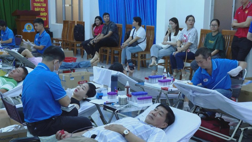 LĐLĐ TP.HCM tổ chức chương trình hiến máu tình nguyện - Ảnh 4.