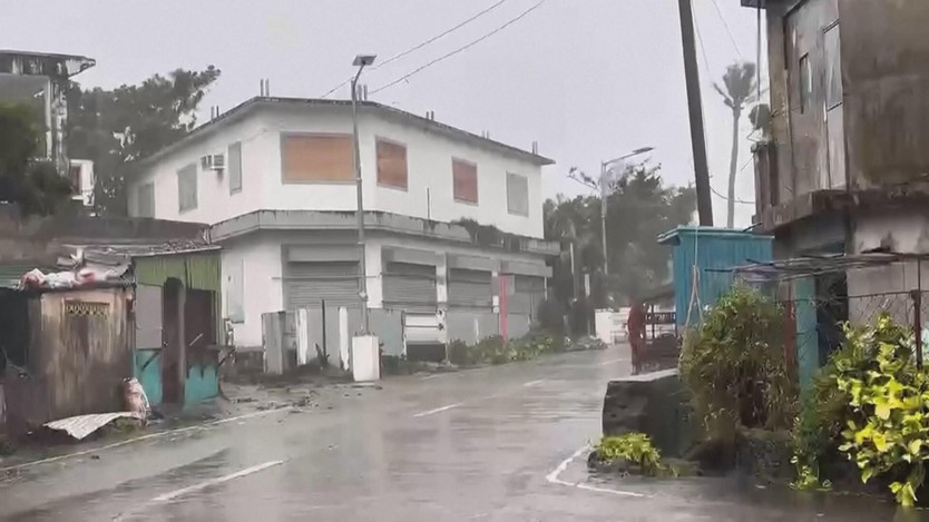 Bão Ragasa càn quét Philippines, Trung Quốc tăng cường phòng chống bão  - Ảnh 1.